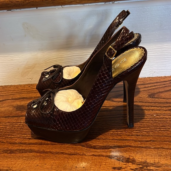 BEBE leather open toe heels Size 6 - Picture 3 of 8